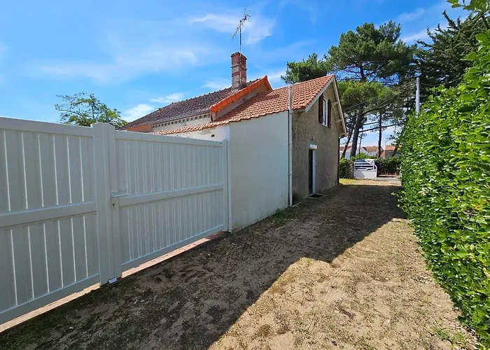 Charmante Maison Vendéenne à 350m De La Avec Cour Ens. Et Parking - Fr-1-476-180 Casa vacanze