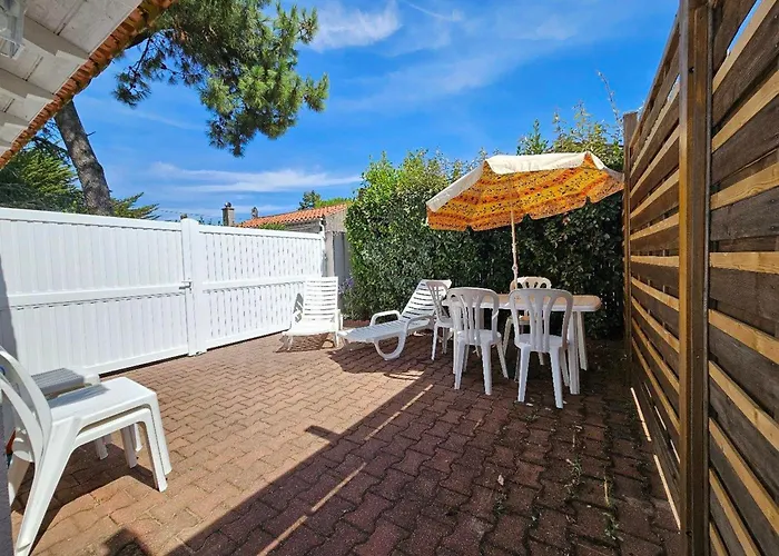 Casa vacanze Charmante Maison Vendéenne à 350m De La Avec Cour Ens. Et Parking - Fr-1-476-180 *