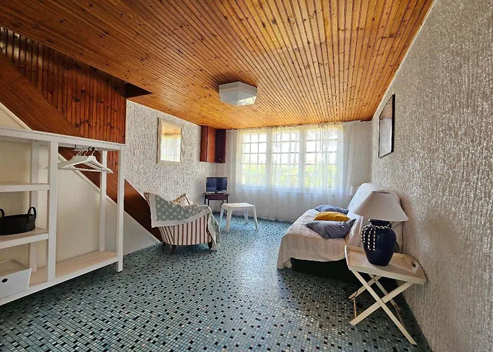 Charmante Maison Vendéenne à 350m De La Avec Cour Ens. Et Parking - Fr-1-476-180 *