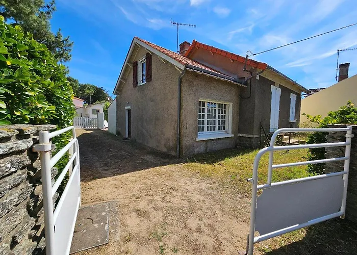 Charmante Maison Vendéenne à 350m De La Avec Cour Ens. Et Parking - Fr-1-476-180 La Faute-sur-Mer